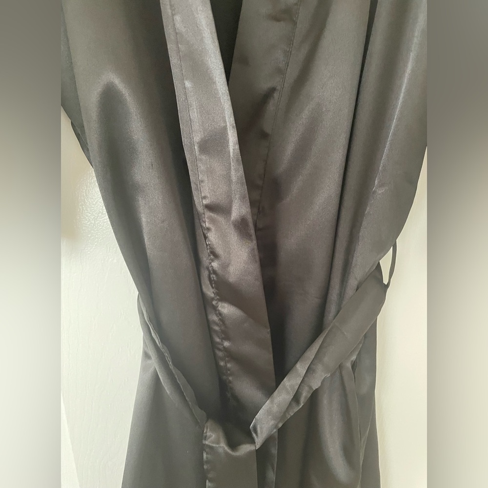 WOMEMS ROBE - Picture 2 of 3